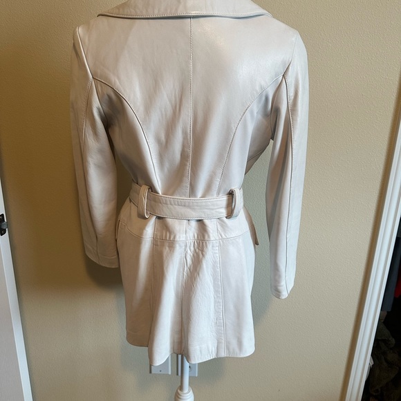 Saks Fifth Avenue - Off white leather short trench coat - Picture 3 of 4